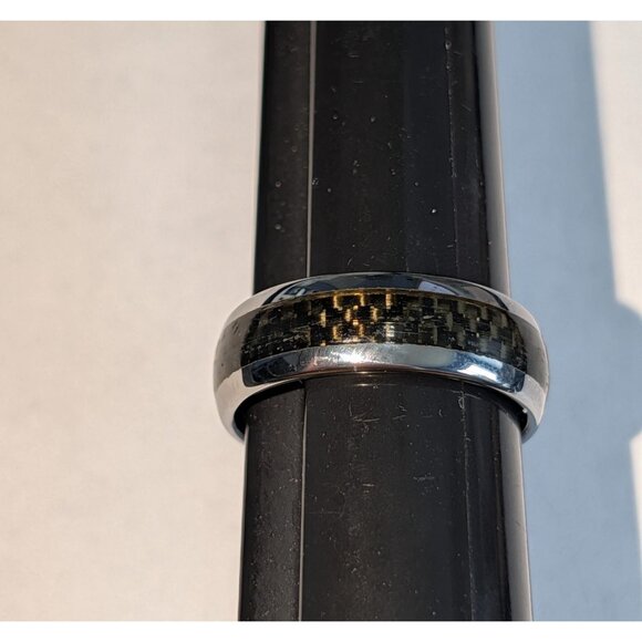 Mens Tungsten Ring Size 11.5 With Carbon Fiber Inlay - Picture 6 of 13